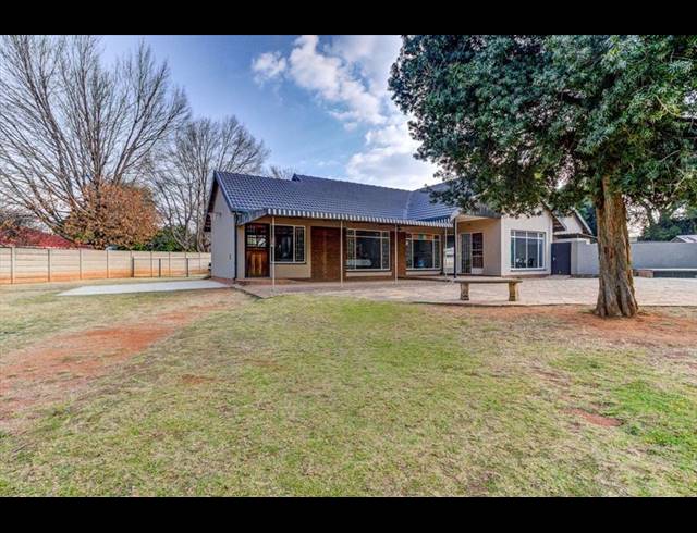 3 BEDROOM HOUSE FOR SALE IN VAN RIEBEECK PARK